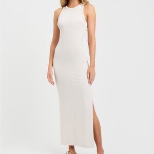 Elegant White Sleeveless Maxi Dress